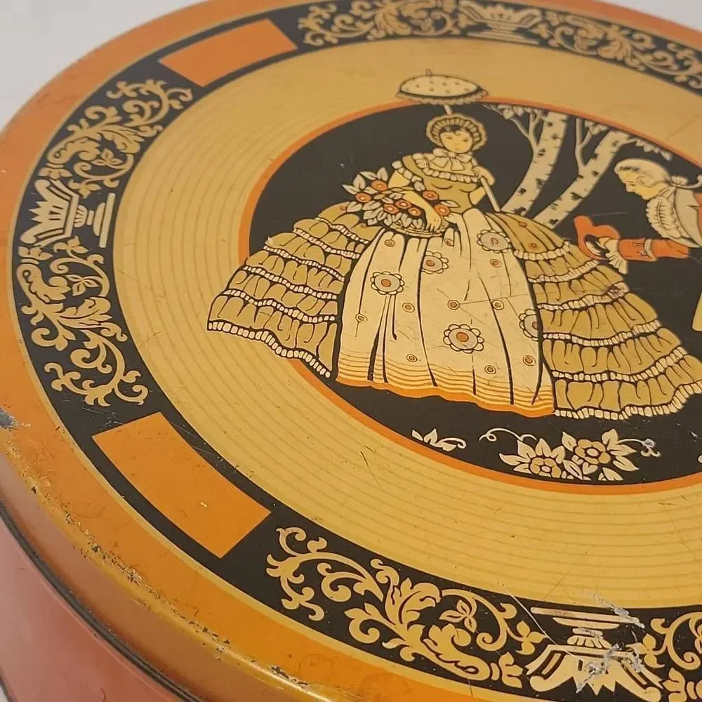 Antique Art Deco Tin Romantic Courting Couple  1920s - 1930s Round Storage 10